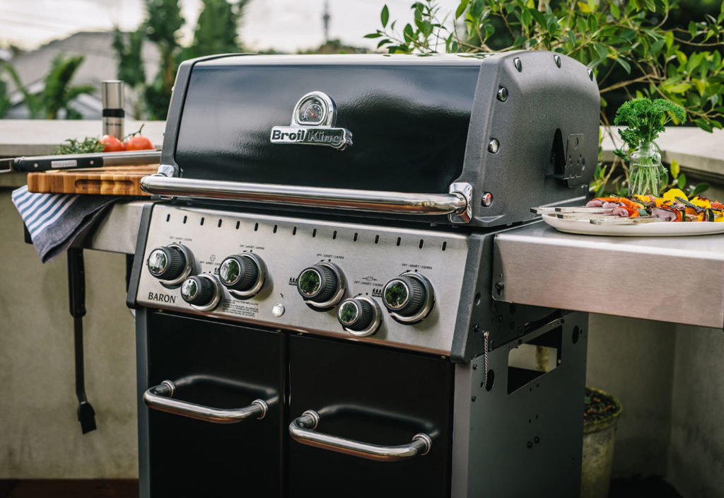 grilling with the lid closed on a Napoleon grill in Algarve
