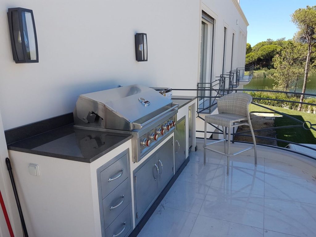 minimalist outdoor kitchen ideas in Algarve