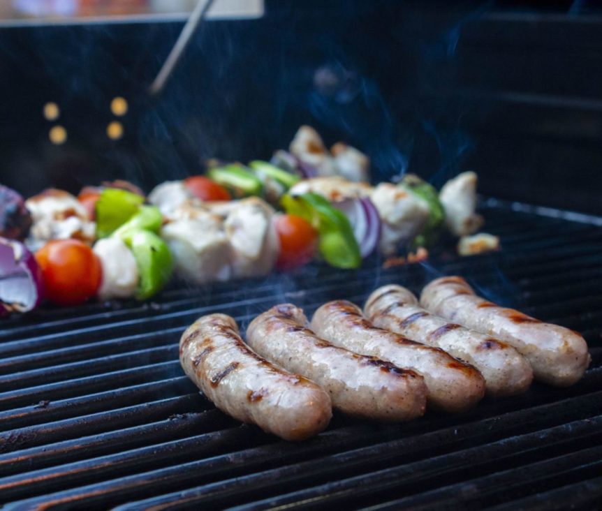 How to prepare the perfect grilled sausages with indirect heat