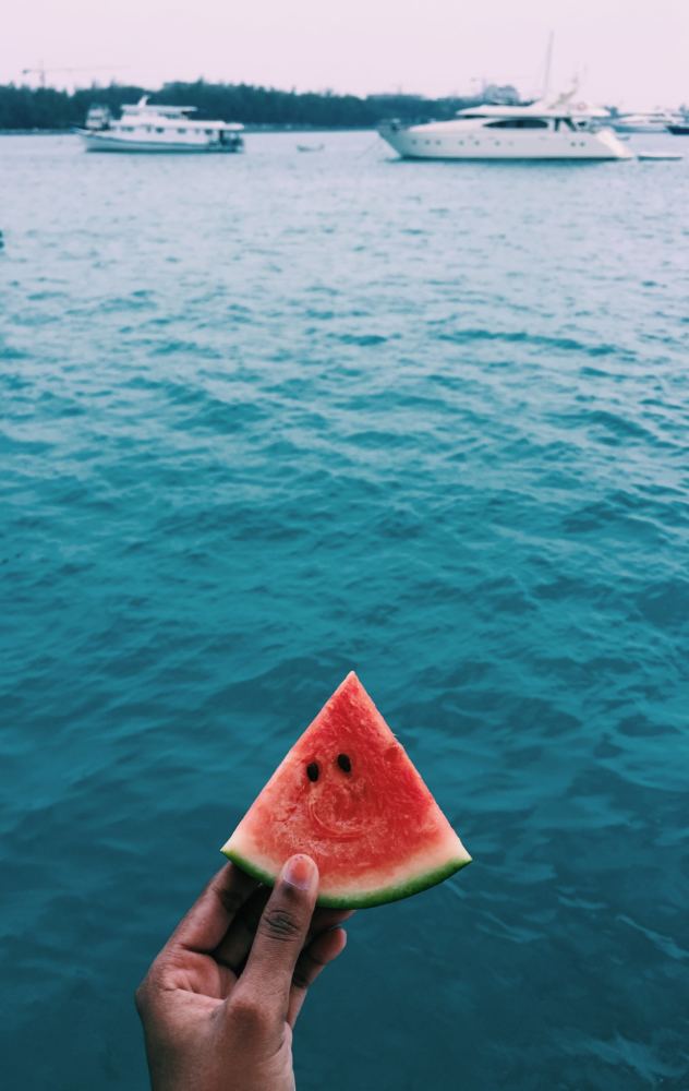 eat watermelon this summer in Algarve