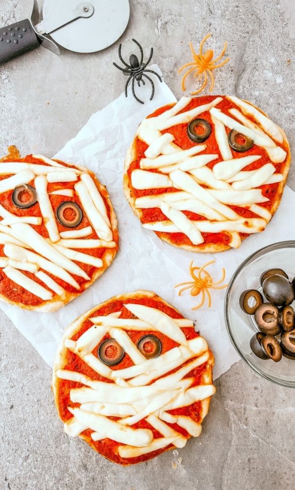 mummy pizza for your BBQ Halloween party