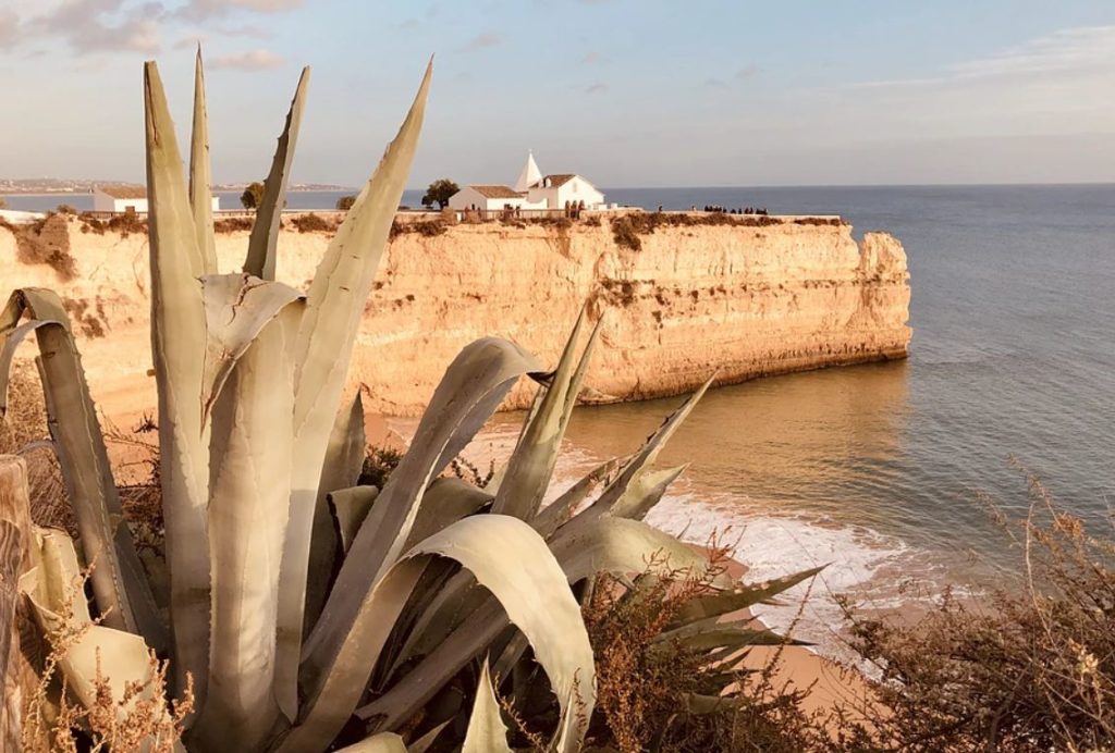 visit the algarve during fall