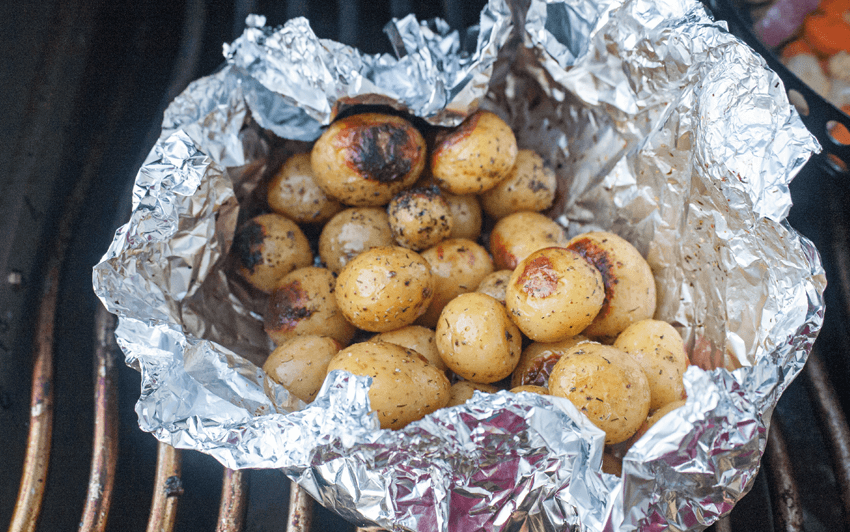 How to grill potatoes on the barbecue