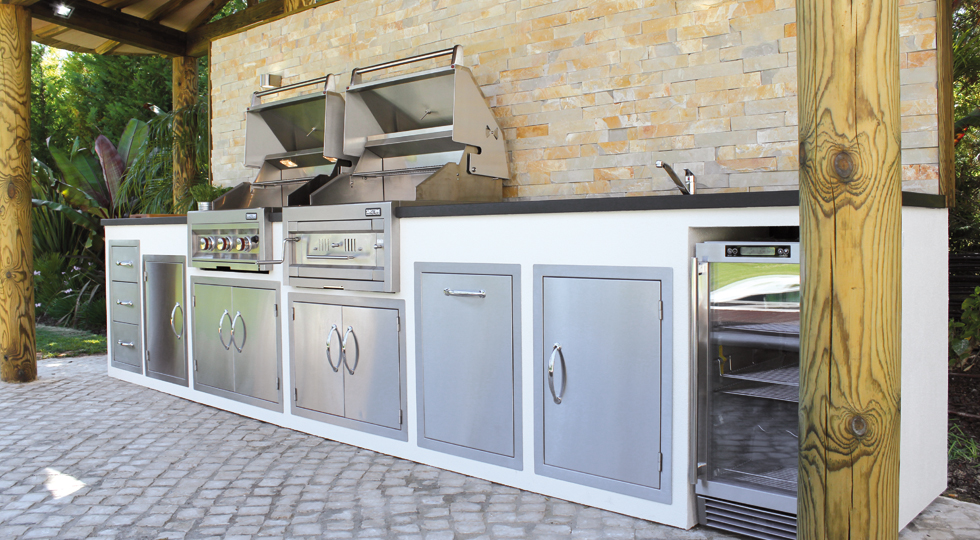 luxury outdoor kitchen in Quinta do Lago Portugal