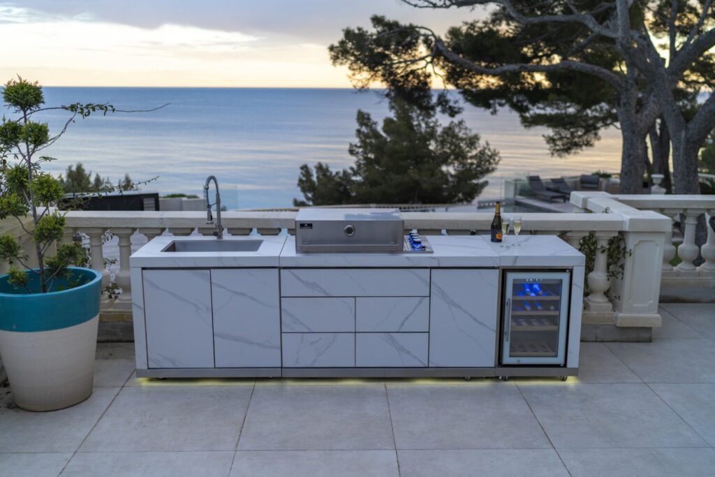 MARMONT Rockbeam  High-top outdoor kitchen icelandic white