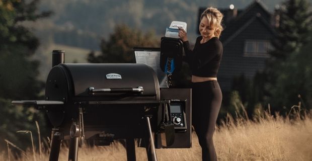 The right fuel makes all the difference. Shop our range of hardwood and apple wood pellets for your next cook.