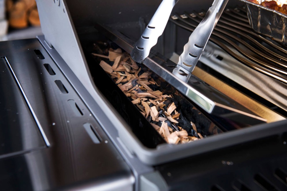 can i use wood chips in a gas grill